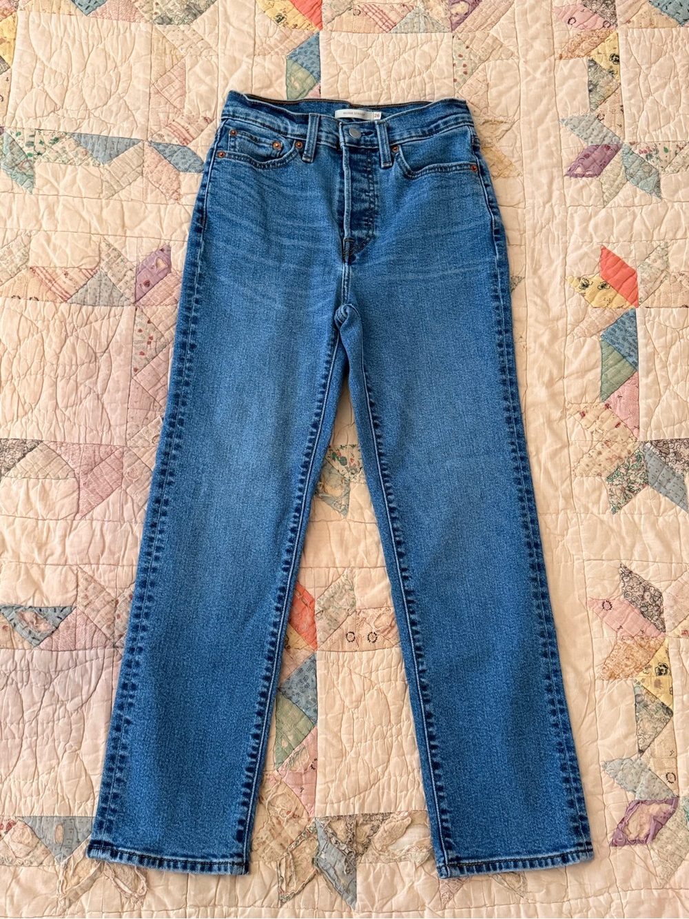 Levi’s Wedgie Straight Jeans | 26 | High Rise Button Fly Medium Wash Stretch